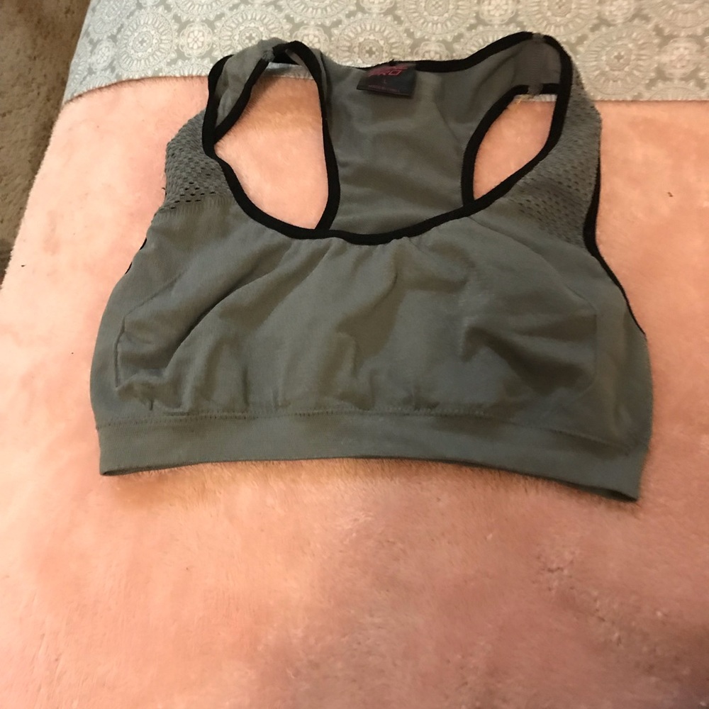 Bras - Picture 5 of 7